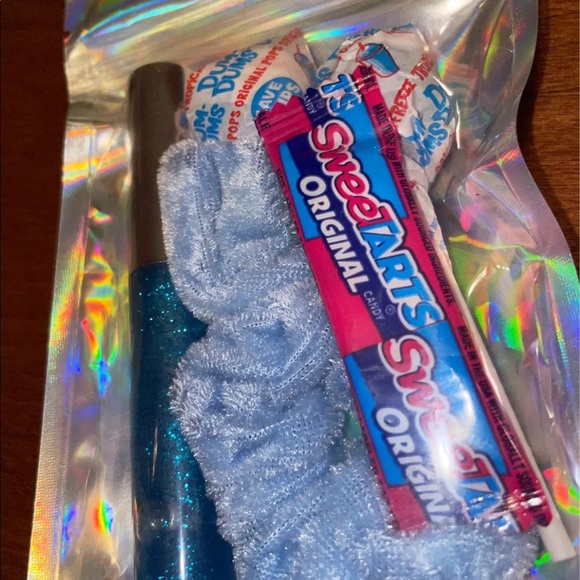 LIP GLOSS BUNDLE (small business) - Picture 3 of 4